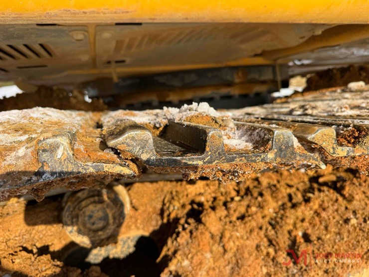 deere-245g-lc-image-19