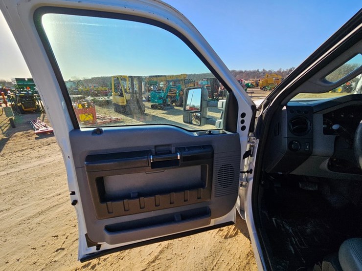 2012-ford-f550-image-37