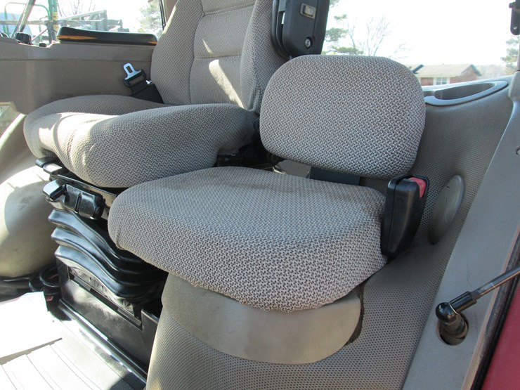 case-ih-magnum-305-image-33