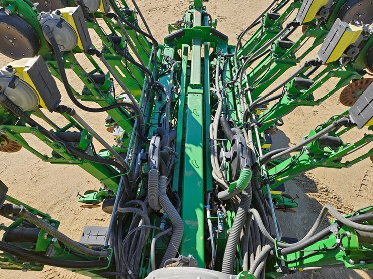 2017-john-deere-1795-image-38