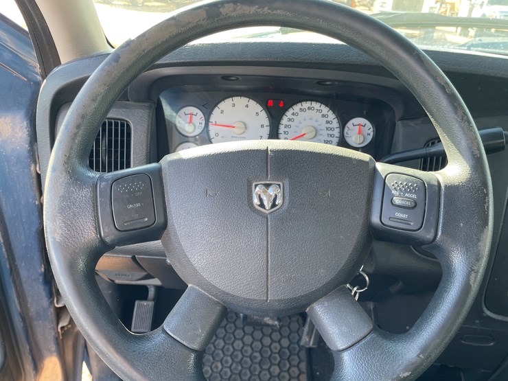 2004-dodge-1500-image-25