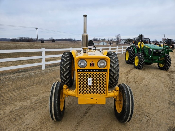 #47-•-international-2506-tractor-image-8