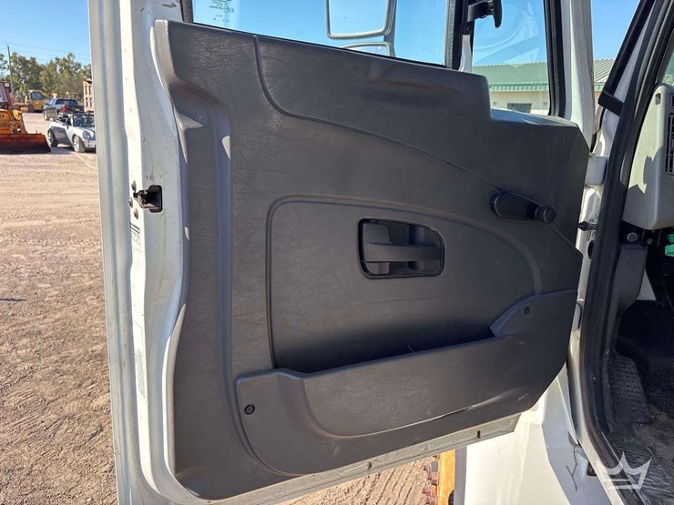 2014-international-durastar-4300-image-10