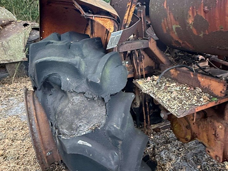 minneapolis-moline-g706-image-16