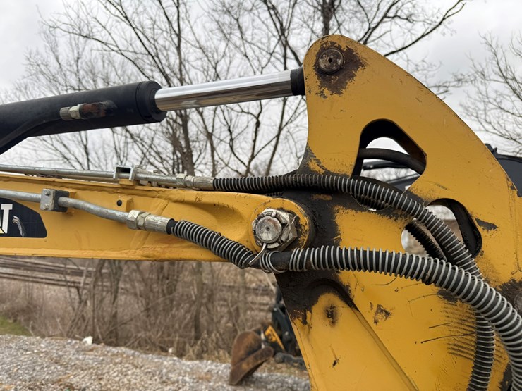 2014-caterpillar-302.7d-image-16