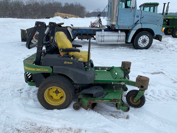 john-deere-zero-turn-image-1