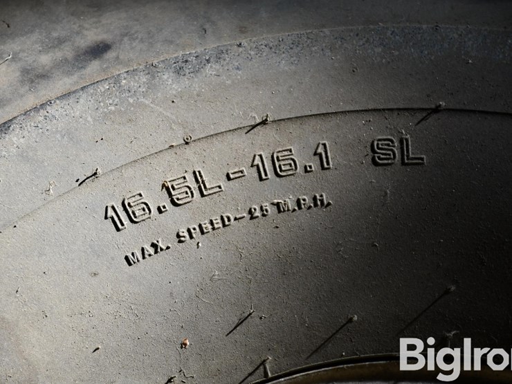 armstrong-titan-16.5l-16.1-tire-on-8-bolt-rim-image-11