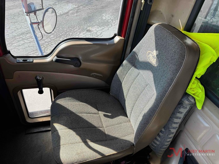 2005-mack-granite-cv713-image-28