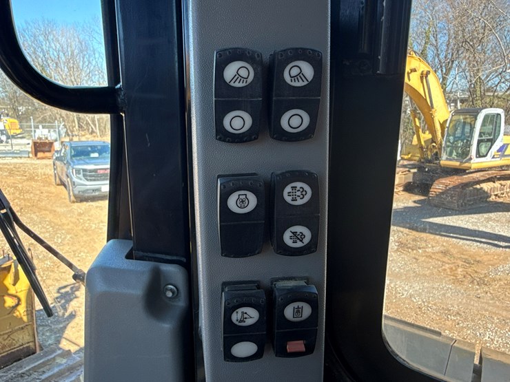 2015-caterpillar-d6t-lgp-image-86