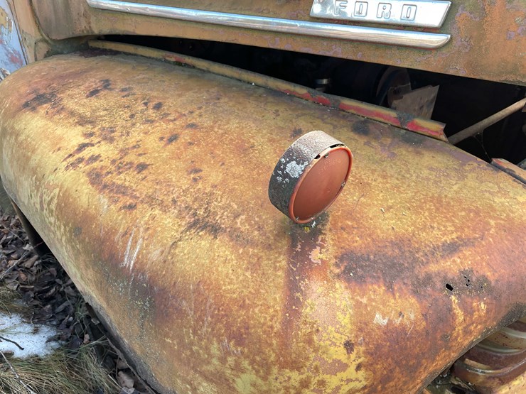 #13026-•-(1)-vintage-truck-and-(2)-vintage-cars-(no-title)-image-18