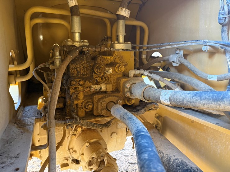 2012-caterpillar-950k-image-40