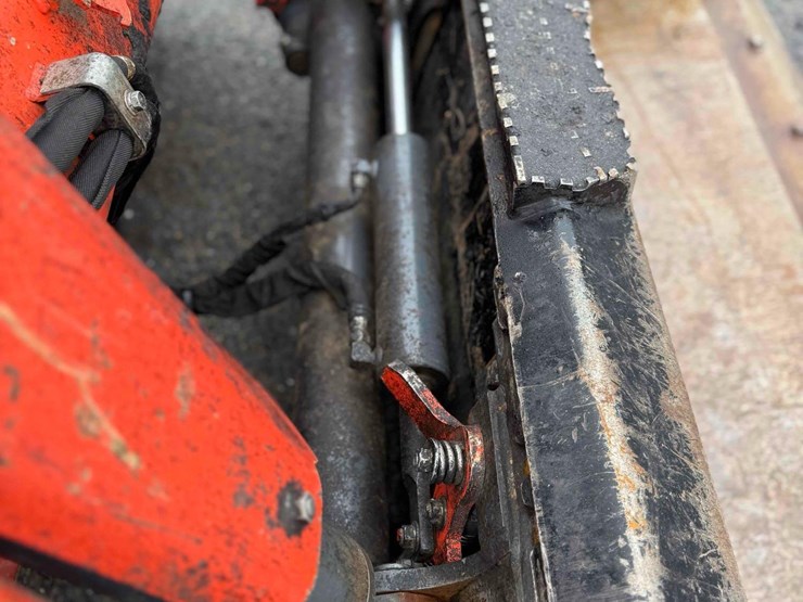 2022-kubota-ssv75-image-7