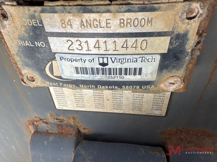 bobcat-84-angle-broom-/-sweeper-skid-steer-attachment-image-1