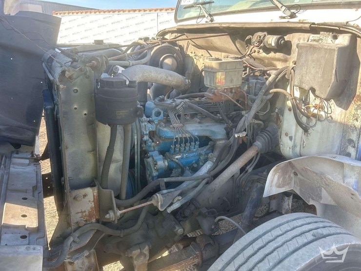 1993-international-4700-crew-cab-landscape-dump-truck-image-7