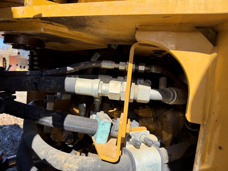 2016-caterpillar-938m-image-60