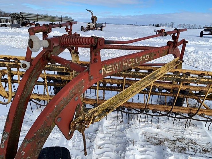 new-holland-258-image-8