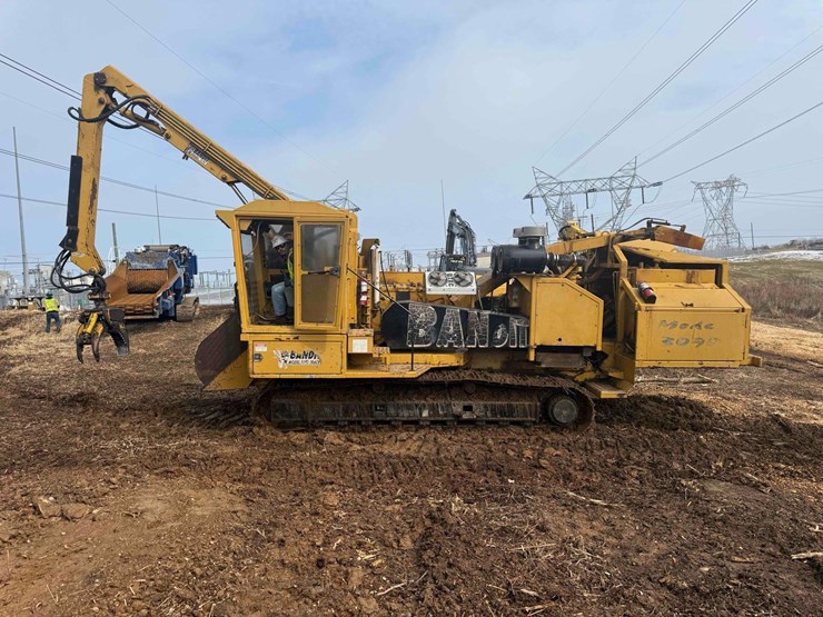 2010-caterpillar-325-image-1