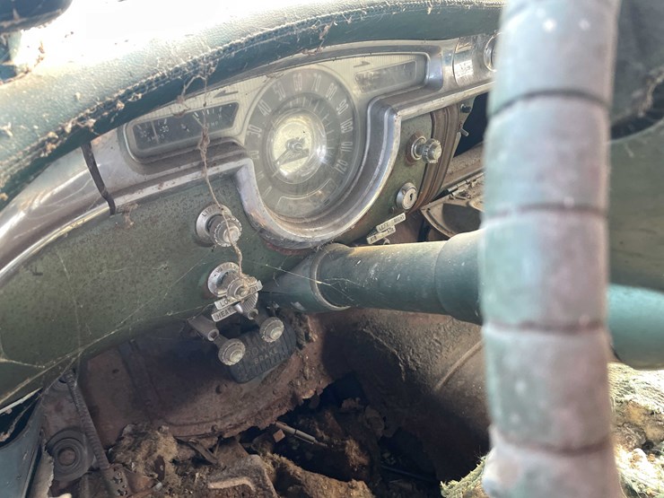 #13026-•-(1)-vintage-truck-and-(2)-vintage-cars-(no-title)-image-107