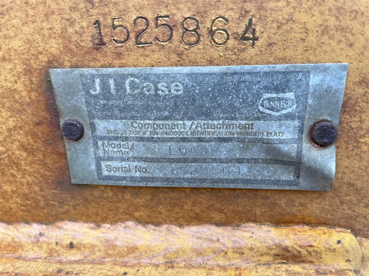 #13009-•-case-8500-crawler-loader-image-47