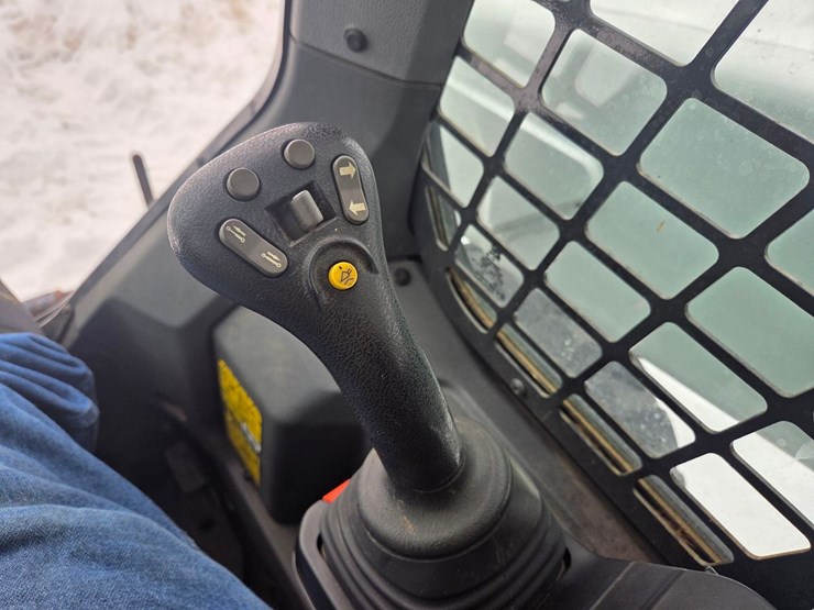 2023-bobcat-s76-image-30