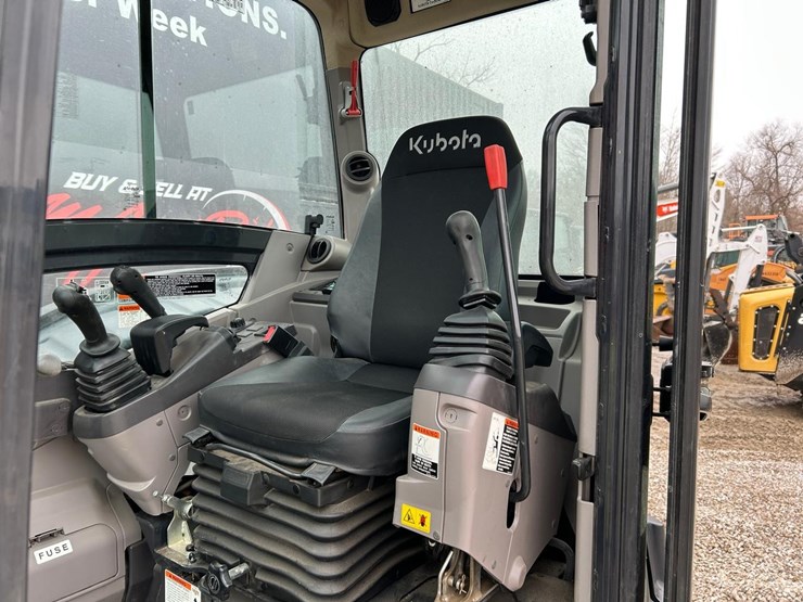 2022-kubota-kx057-image-19