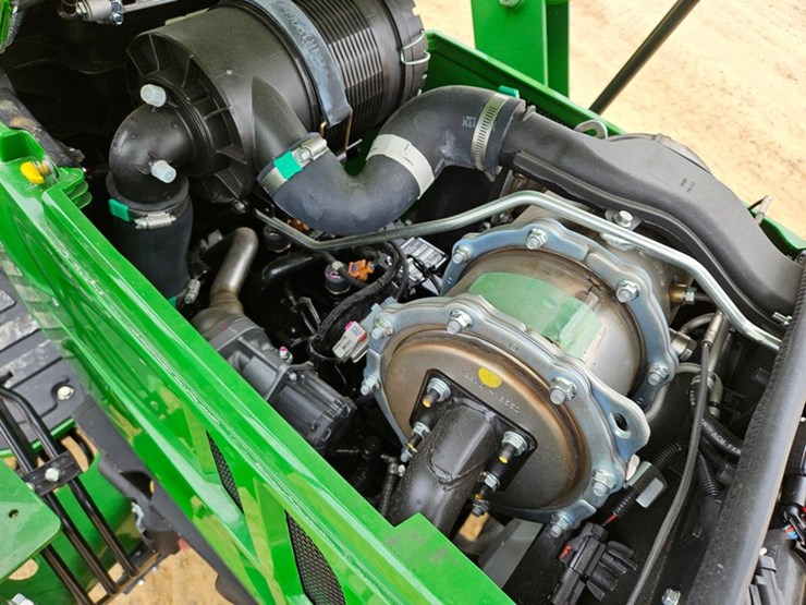 2025-john-deere-3032e-image-14