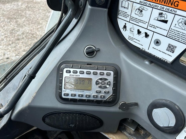 2022-bobcat-t770-image-25