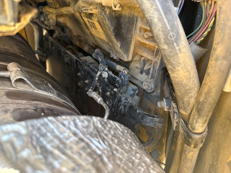 2015-caterpillar-d6t-lgp-image-47