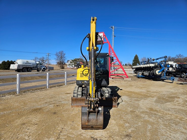 new-holland-e57c-image-8