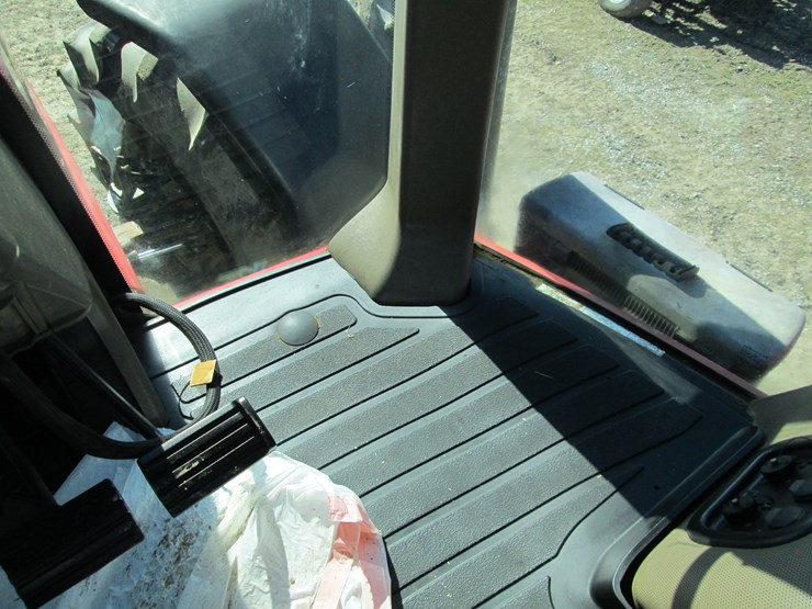 case-ih-magnum-305-image-37