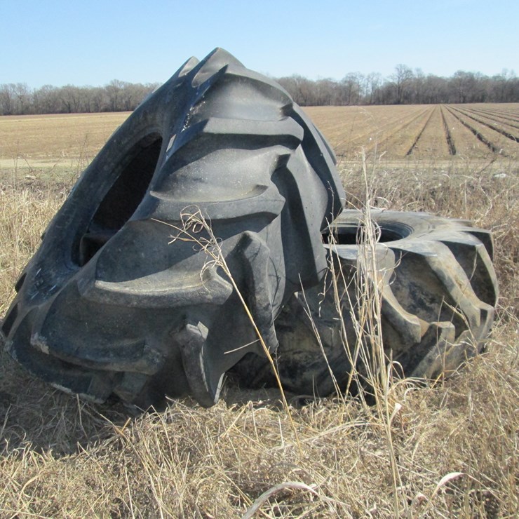 #27291 • Lot of (2) Goodyear 900/65R32 Tires