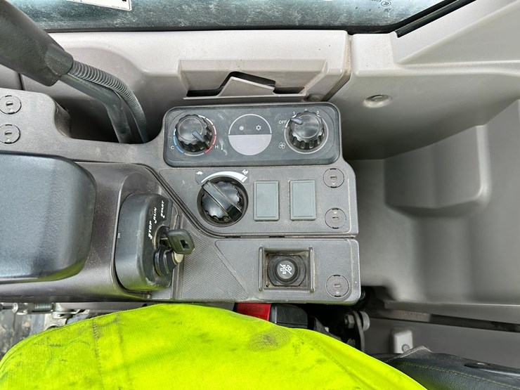 2022-kubota-kx057-image-25