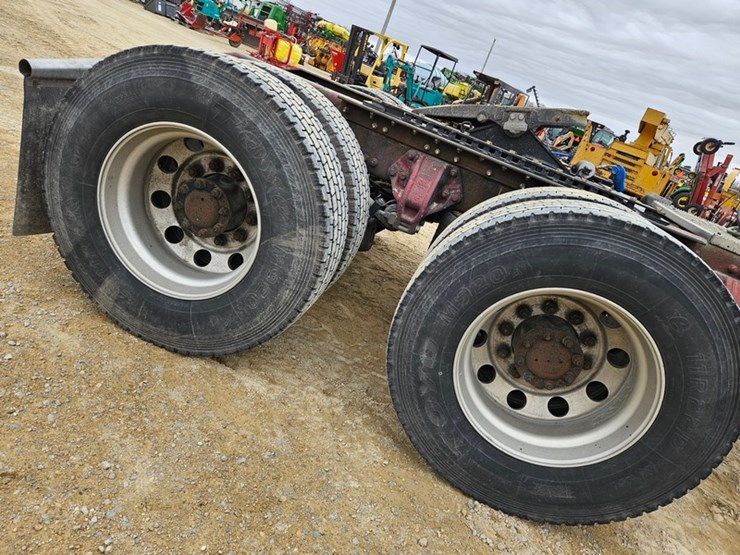 2006-peterbilt-379-image-29