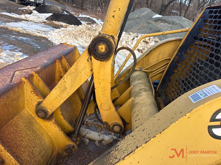 2000-deere-310se-image-8