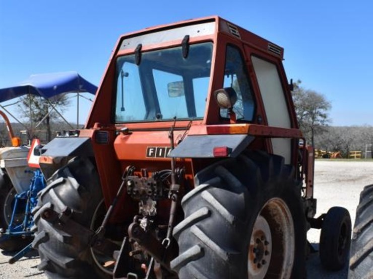 hesston-680-tractor-(serial-#-825115)-(showing-appx-1,374-hours,-up-to-the-image-4