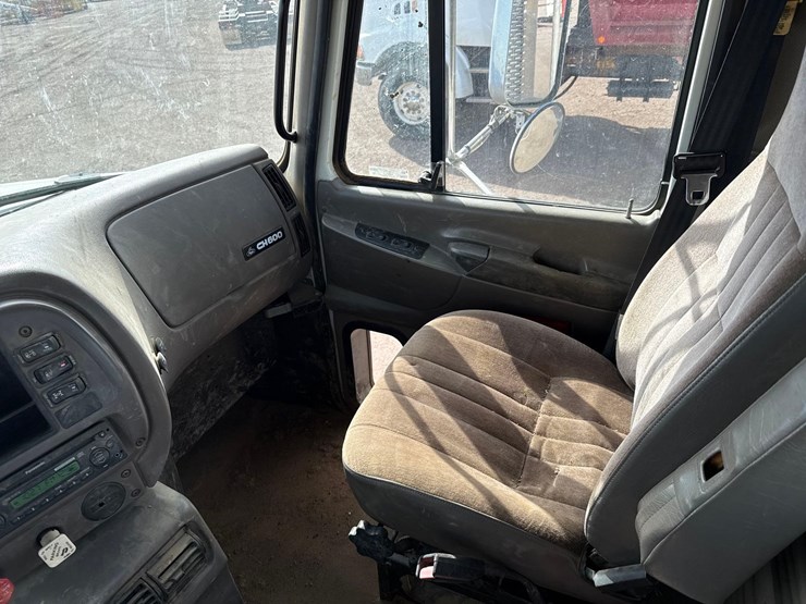 2003-mack-ch613-image-18