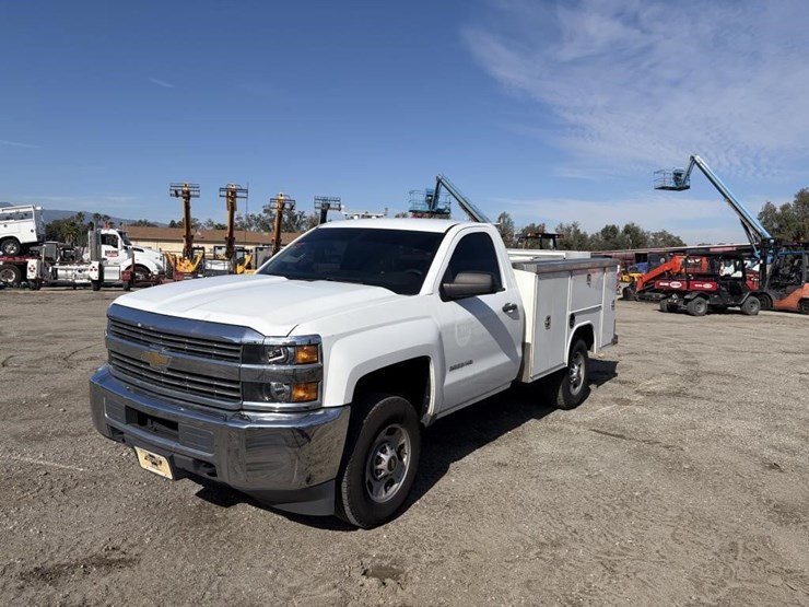 2017-chevrolet-silverado-2500-image-1