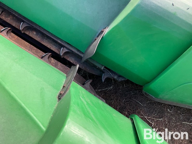 john-deere-8r30-corn-head-image-12