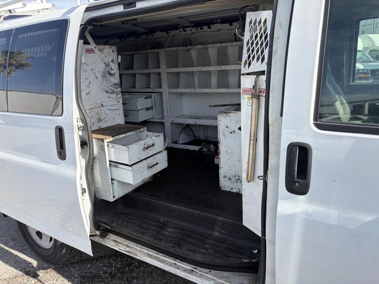 2008-utility-van-image-15