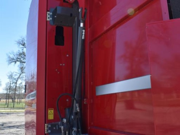 2022-mf-hesston-2946-round-baler-w/-monitor-(565-bales)-(monitor-in-the-off-image-7