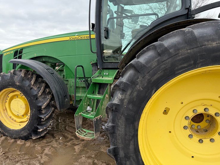 2014-john-deere-8260r-image-27