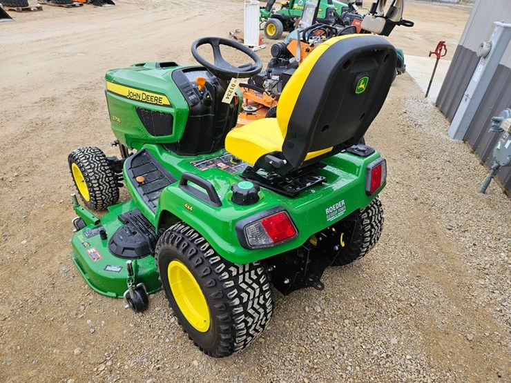 2023-john-deere-x758-image-3