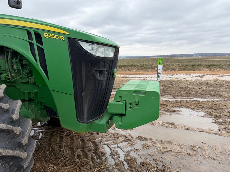 2014-john-deere-8260r-image-32