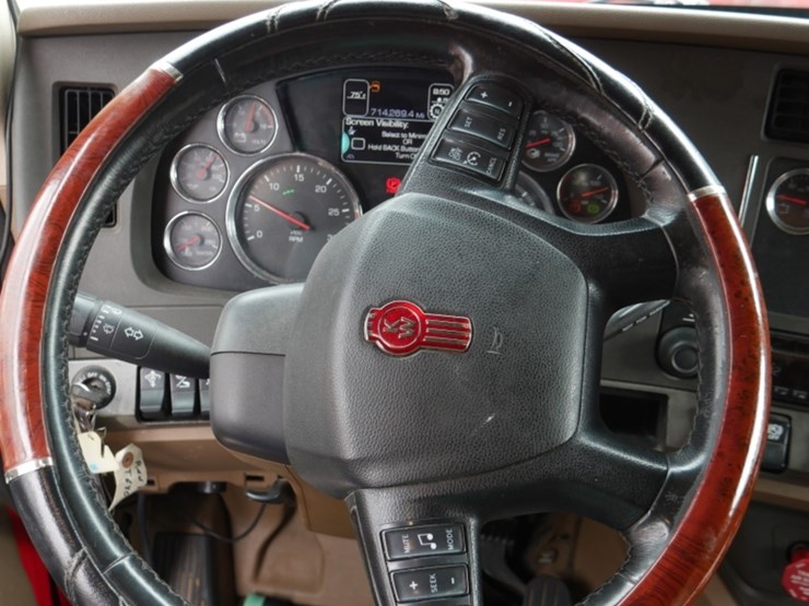 2016-kenworth-t680-image-18