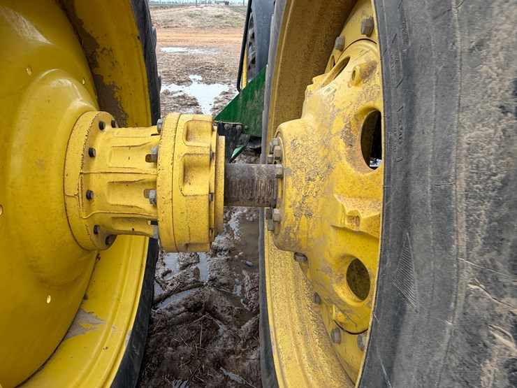 2014-john-deere-8260r-image-15