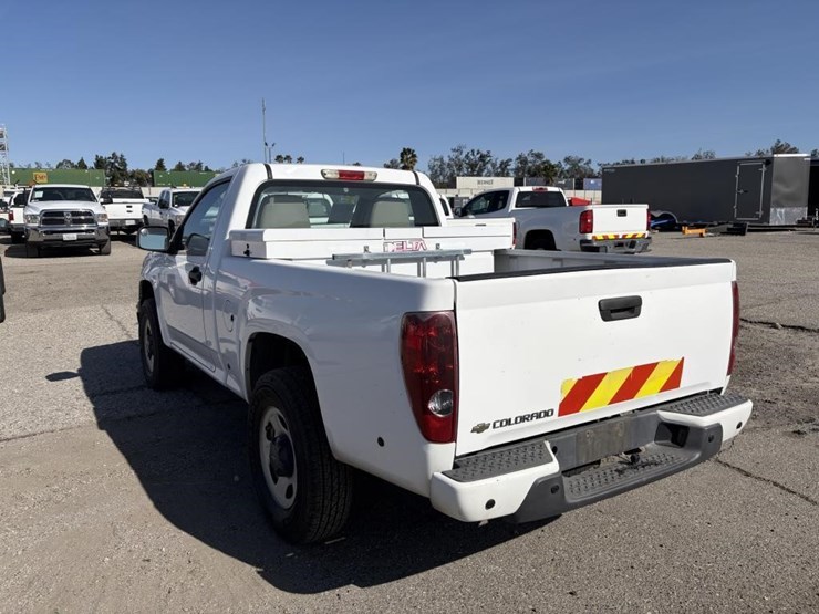 2011-chevrolet-colorado-image-2