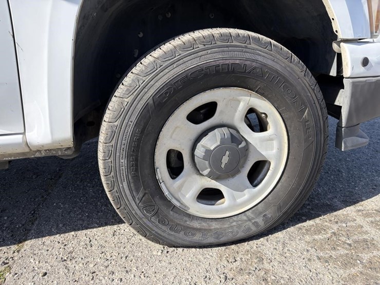 2011-chevrolet-colorado-image-32