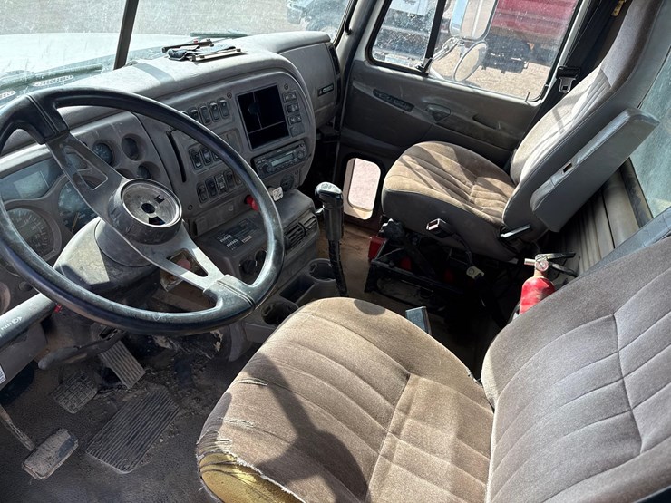 2003-mack-ch613-image-15