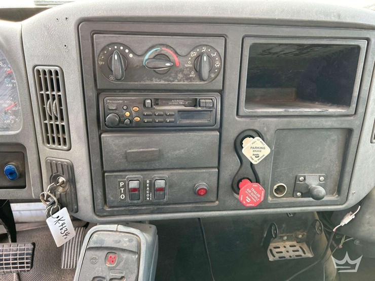 2004-international-durastar-4300-image-15