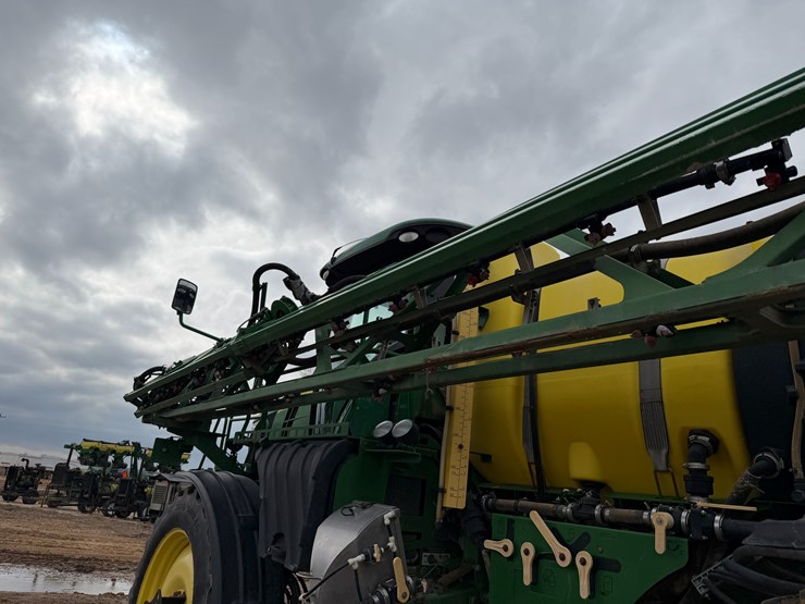 2015-john-deere-r4030-image-34